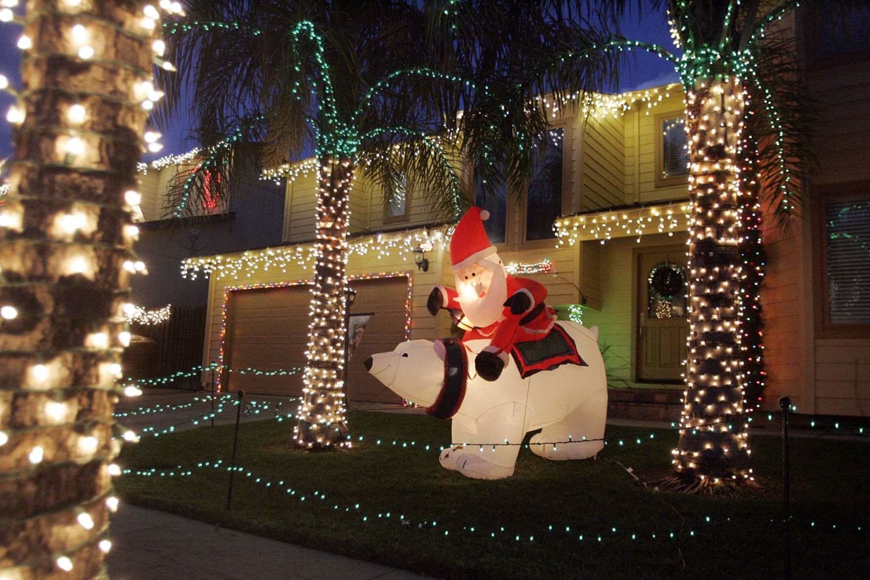 Paradise Drive Christmas lights